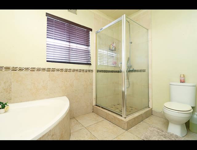 3 BEDROOM HOUSE FOR SALE IN KEW